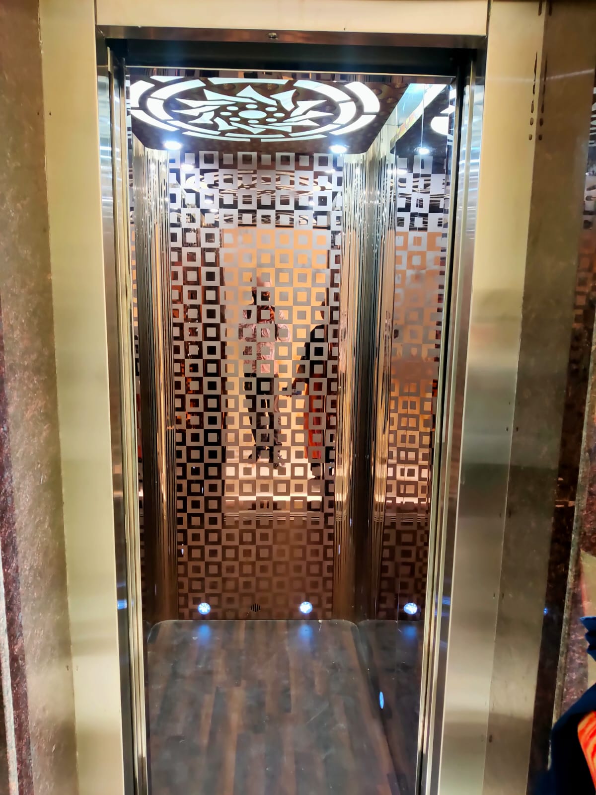 A picture of lift inside of UCH Girls PG